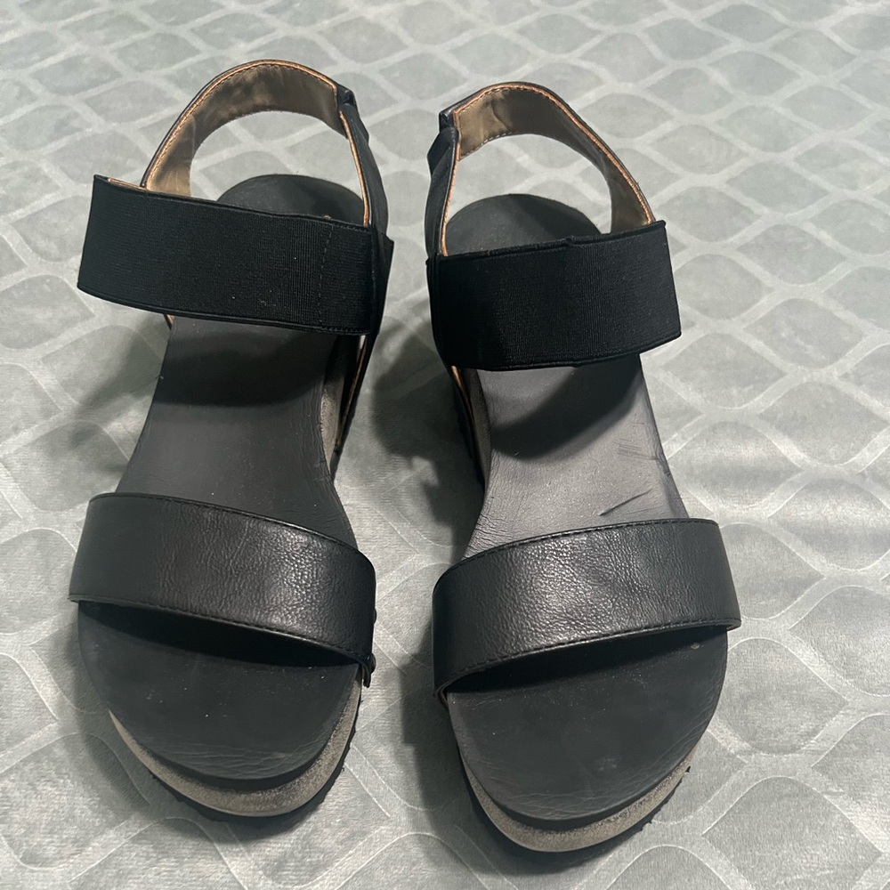 Wedge sandals